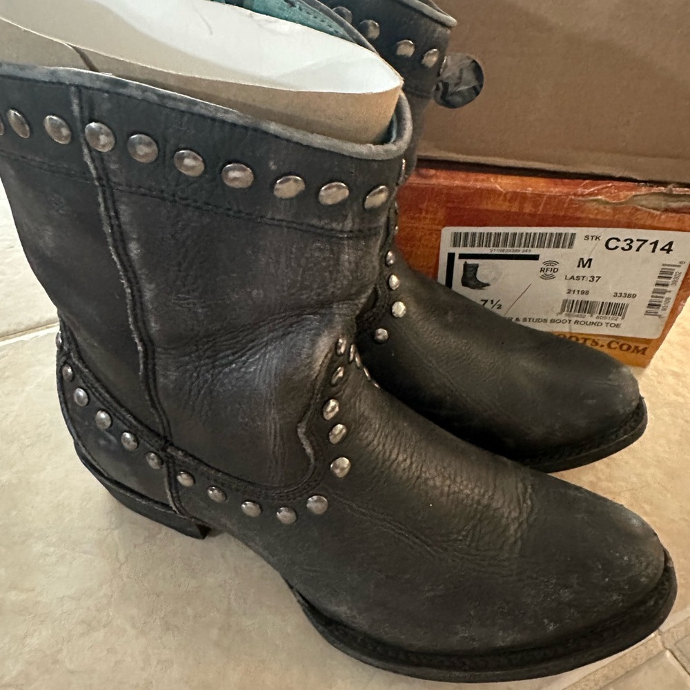 Corral Black Ankle Booties with zipper and studs